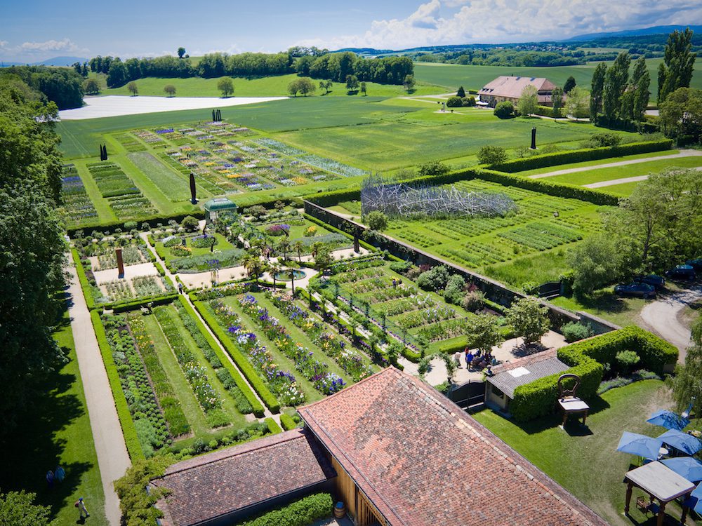 Vue aérienne des jardins du Château de Vullierens